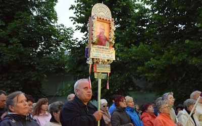 W obchody jubileuszu wpisała się takze nocna pielgrzymka