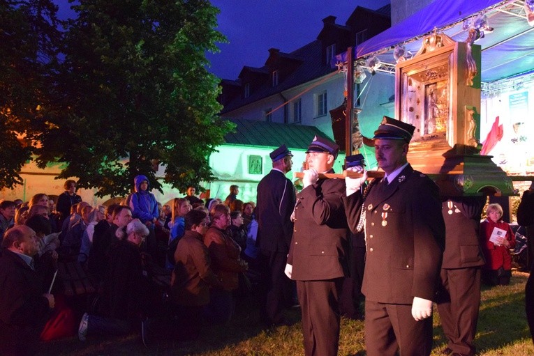 Nocna pielgrzymka z Miedniewic do Niepokalanowa