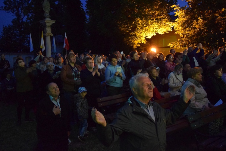 Nocna pielgrzymka z Miedniewic do Niepokalanowa