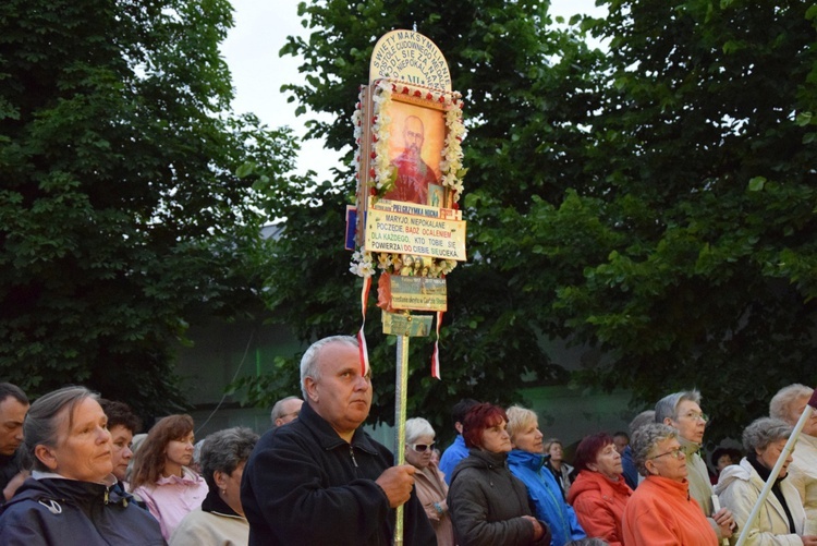 Nocna pielgrzymka z Miedniewic do Niepokalanowa