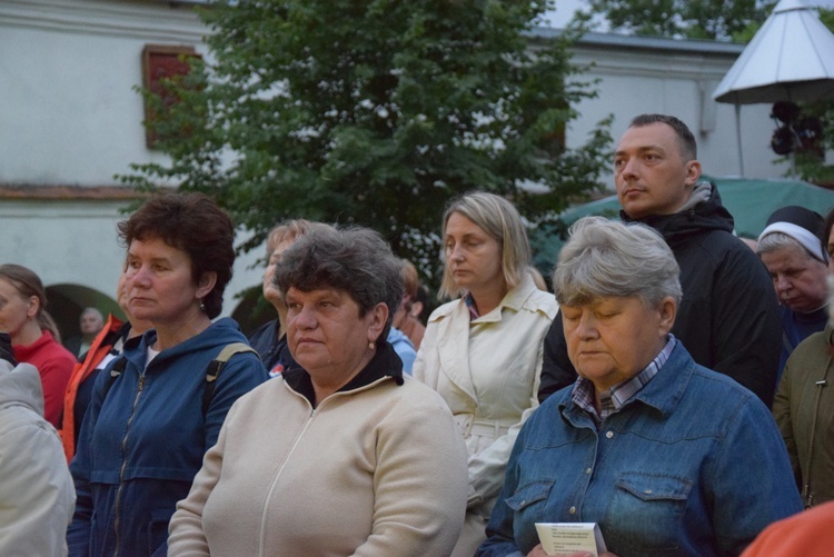 Nocna pielgrzymka z Miedniewic do Niepokalanowa