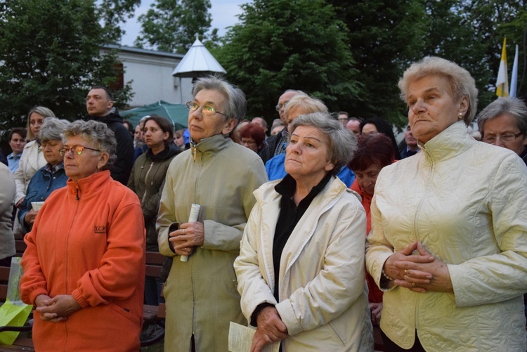 Nocna pielgrzymka z Miedniewic do Niepokalanowa