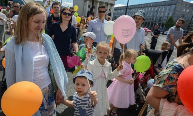 Ulicami Warszawy przeszedł Marsz dla Życia i Rodziny