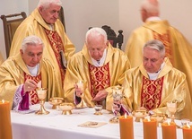 Jubileusze kapłańskie przeżywali abp Wojciech Ziemba, abp Edmund Piszcz oraz abp Józef Kowalczyk.