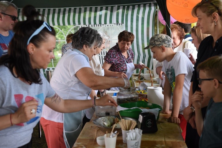 Festyn parafialny u marianów