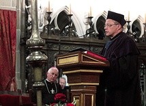 W swoim wykładzie  o św. Jadwidze  bp Grzegorz Ryś mówił  m.in. o dwóch wymiarach jej życia – ewangelizacji i dziełach miłosierdzia.