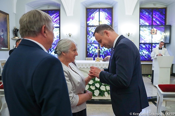 Rodzina bł. ks. Jerzego przekazała relikwie na ręce prezydenta Andrzeja Dudy.