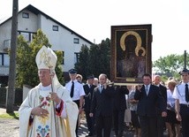 W niedzielne popołudnie Pani Jasnogórska przybyła do Pszczonowa