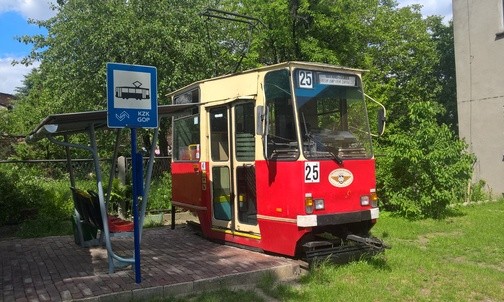 Strażacy zbudowali przystanek tramwajowy 