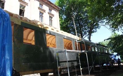 Budowa repliki wojennego wagonu 