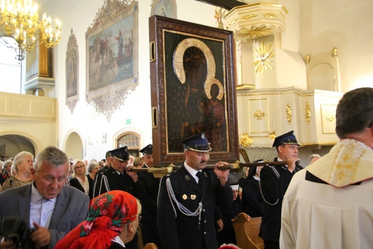 Powitanie ikony MB Częstochowskiej w parafii Świętego Ducha w Łowiczu