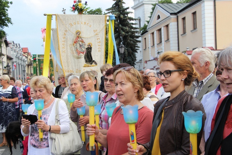 Powitanie ikony MB Częstochowskiej w parafii Świętego Ducha w Łowiczu