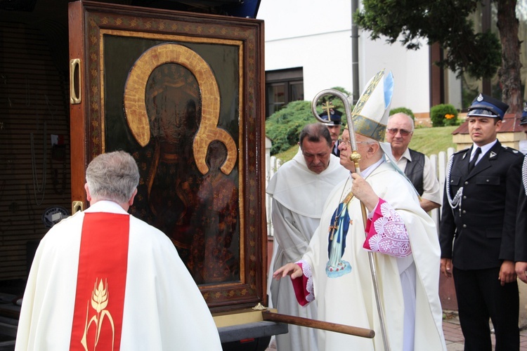 Powitanie ikony MB Częstochowskiej w parafii Świętego Ducha w Łowiczu