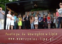 Spektakl, na który zaprasza parafialna grupa teatralna, odbędzie się na parafialnej scenie ustawionej „pod lipami” w sąsiedztwie parafialnego kościoła