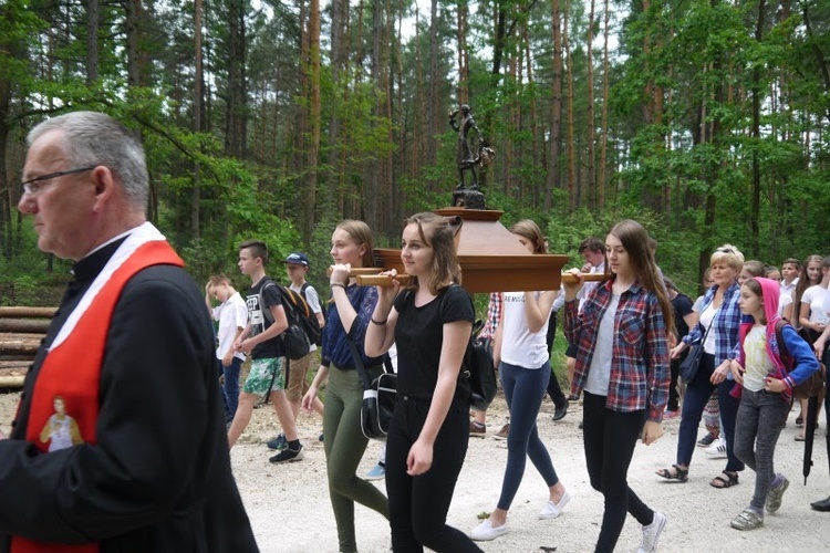 Spotkanie szkół świętych i błogosławionych w Zabawie