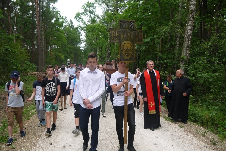 Spotkanie szkół świętych i błogosławionych w Zabawie