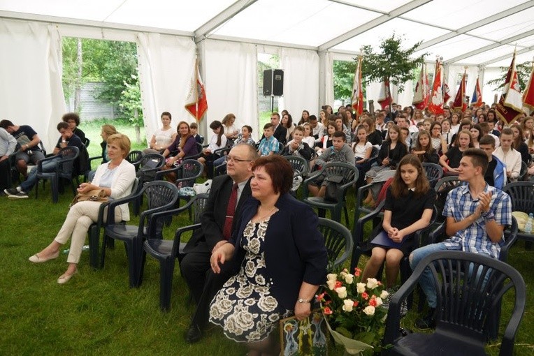 Spotkanie szkół świętych i błogosławionych w Zabawie