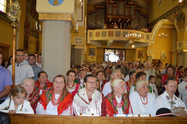 Procesja z widokiem na Tatry w Miętustwie