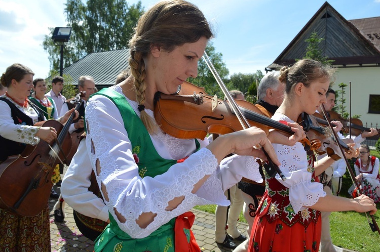 Procesja z widokiem na Tatry w Miętustwie