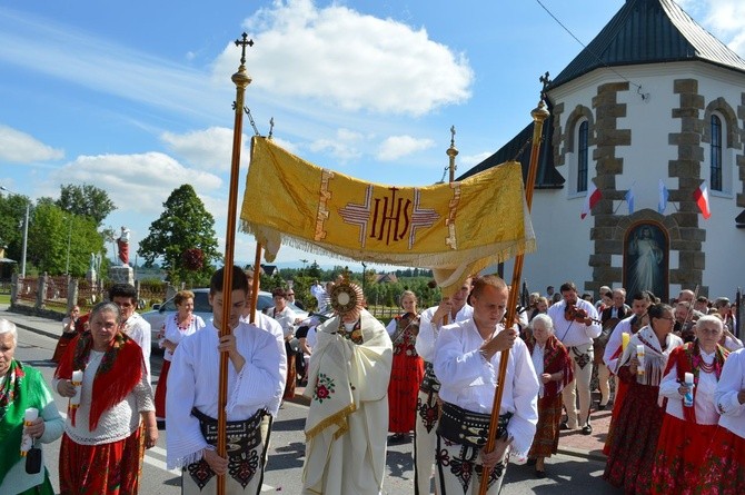 Procesja z widokiem na Tatry w Miętustwie