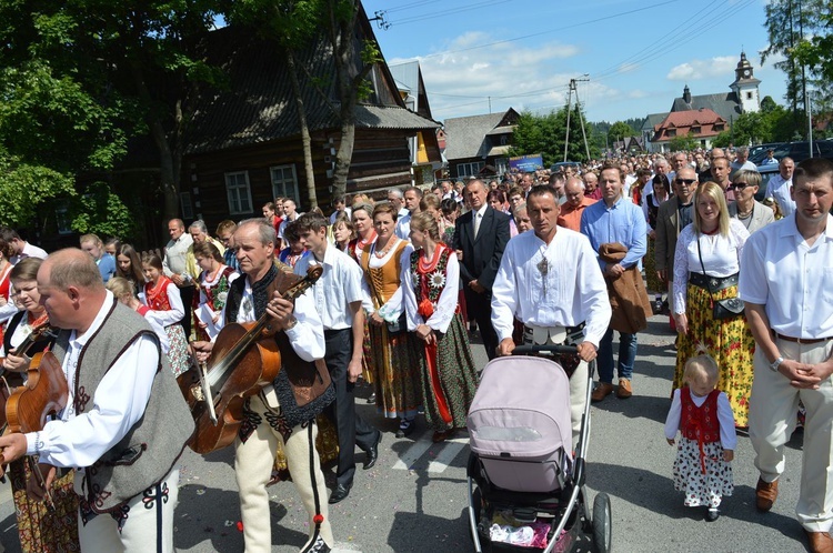 Procesja z widokiem na Tatry w Miętustwie