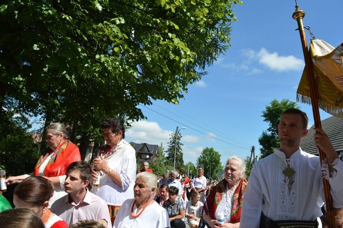 Procesja z widokiem na Tatry w Miętustwie