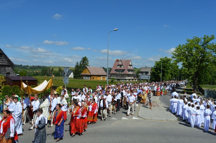 Procesja z widokiem na Tatry w Miętustwie