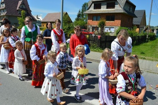 Procesja z widokiem na Tatry w Miętustwie