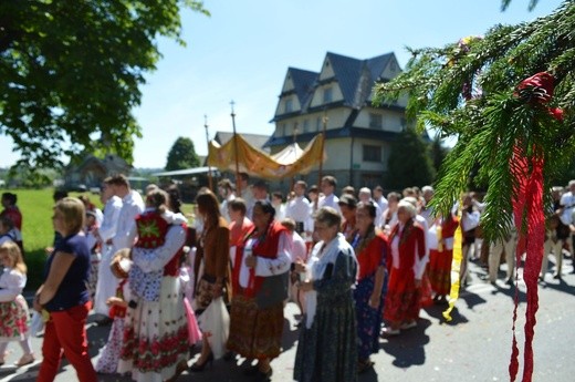 Procesja z widokiem na Tatry w Miętustwie