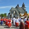 Procesja z widokiem na Tatry w Miętustwie