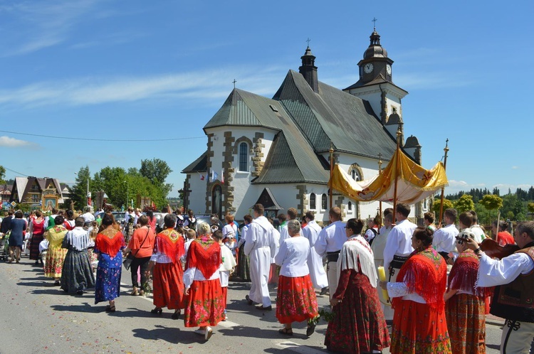 Procesja z widokiem na Tatry w Miętustwie