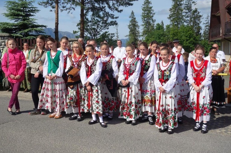 Procesja z widokiem na Tatry w Poroninie 