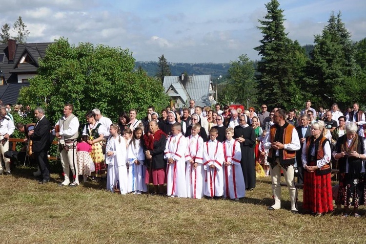 Procesja z widokiem na Tatry w Poroninie 