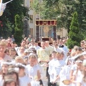 Wielotysięczny tłum za Chrystusem