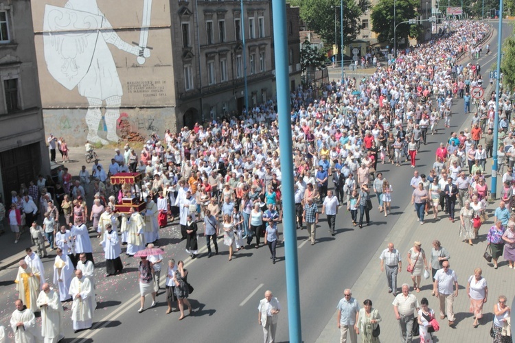 Wielka procesja w Legnicy