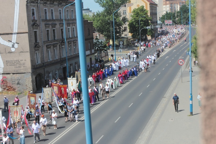 Wielka procesja w Legnicy