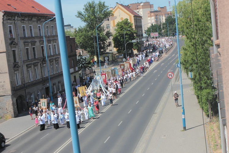 Wielka procesja w Legnicy