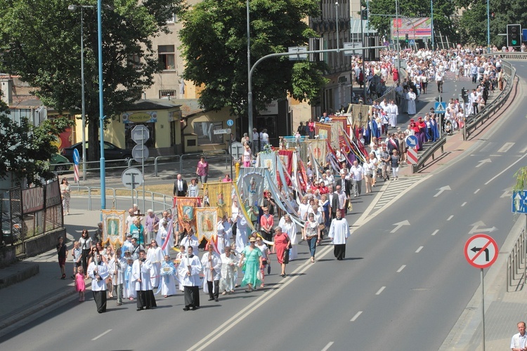 Wielka procesja w Legnicy