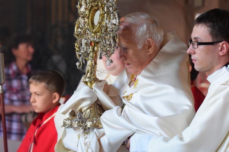 Ulicami Świdnicy z Najświętszym Sakramentem