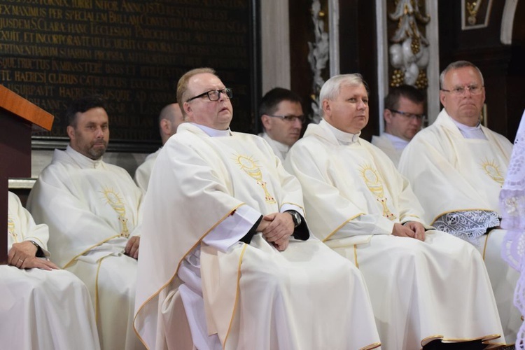 Ulicami Świdnicy z Najświętszym Sakramentem