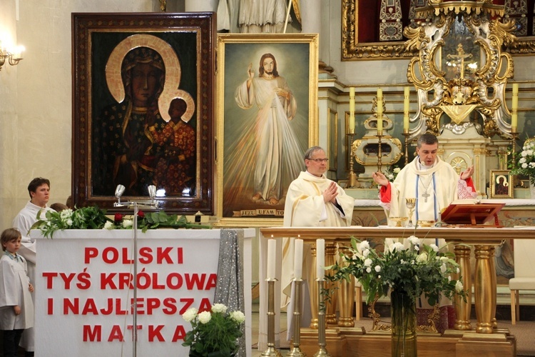 Powitanie MB Częstochowskiej w kościele rektorskim oo. pijarów w Łowiczu