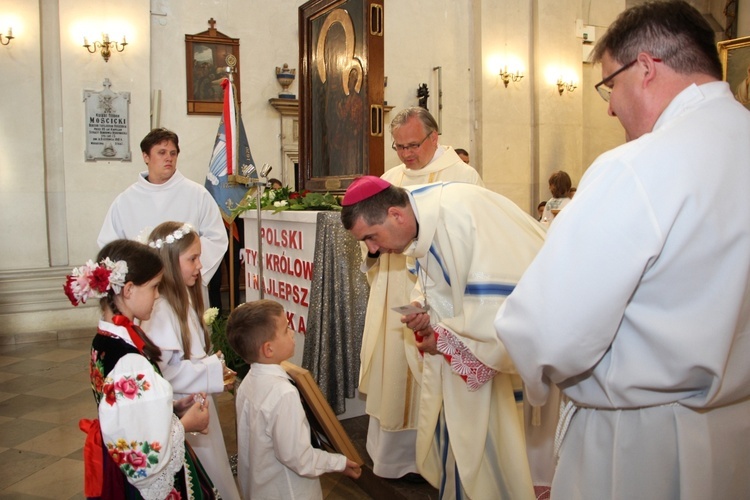 Powitanie MB Częstochowskiej w kościele rektorskim oo. pijarów w Łowiczu