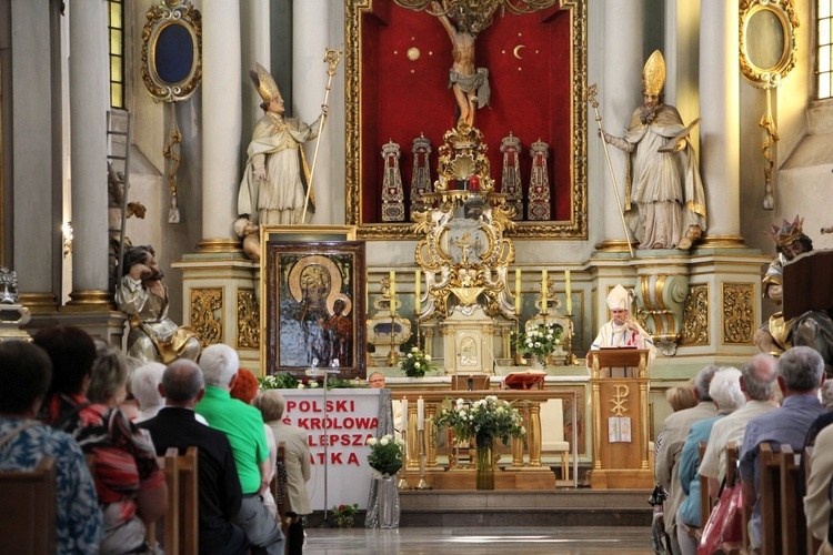 Powitanie MB Częstochowskiej w kościele rektorskim oo. pijarów w Łowiczu