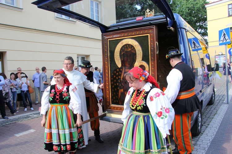 Powitanie MB Częstochowskiej w kościele rektorskim oo. pijarów w Łowiczu