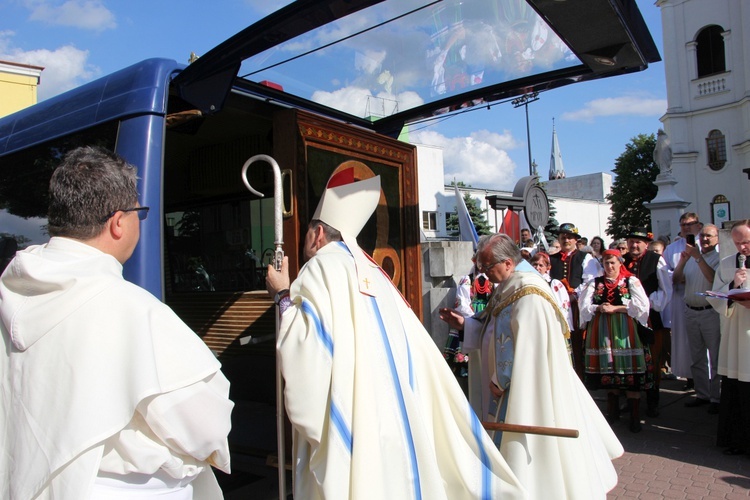 Powitanie MB Częstochowskiej w kościele rektorskim oo. pijarów w Łowiczu