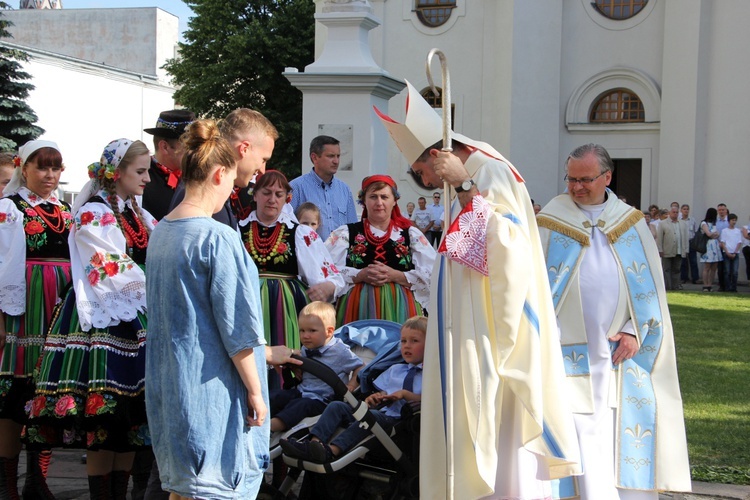 Powitanie MB Częstochowskiej w kościele rektorskim oo. pijarów w Łowiczu