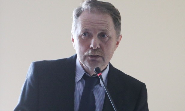 Krzysztof Kiereś, autor publikacji poświęconej obozowej korespondencji