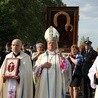 Procesji i Eucharystii przewodniczył bp Józef Zawitkowski