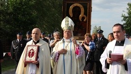 Procesji i Eucharystii przewodniczył bp Józef Zawitkowski