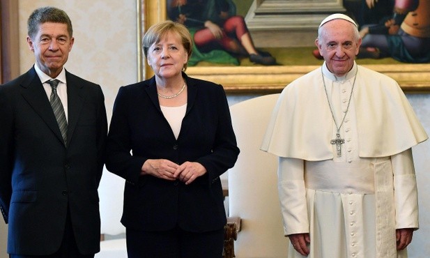 Papież przyjął na audiencji kanclerz Merkel